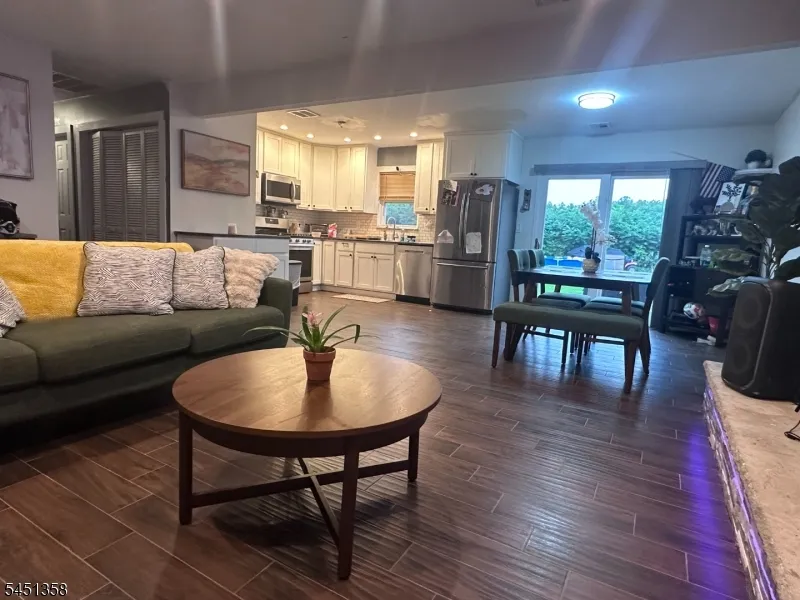 3 Lawrence Dr Hackettstown Town, NJ 07840