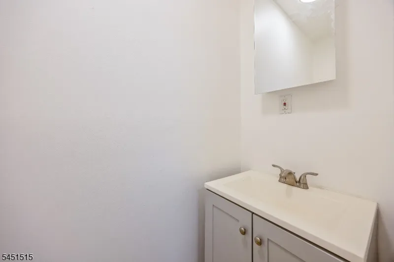 422 Halsted St East Orange City, NJ 07018