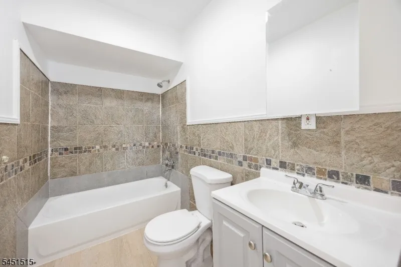 422 Halsted St East Orange City, NJ 07018