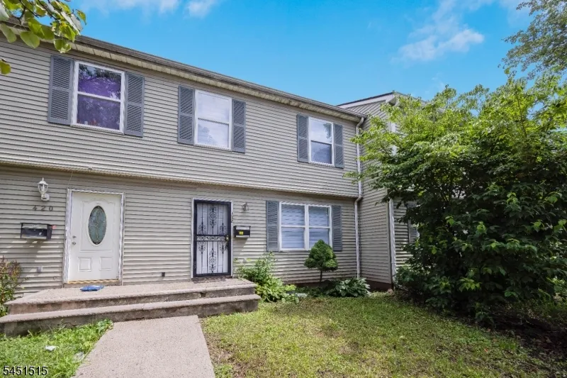 422 Halsted St East Orange City, NJ 07018