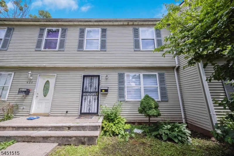 422 Halsted St East Orange City, NJ 07018
