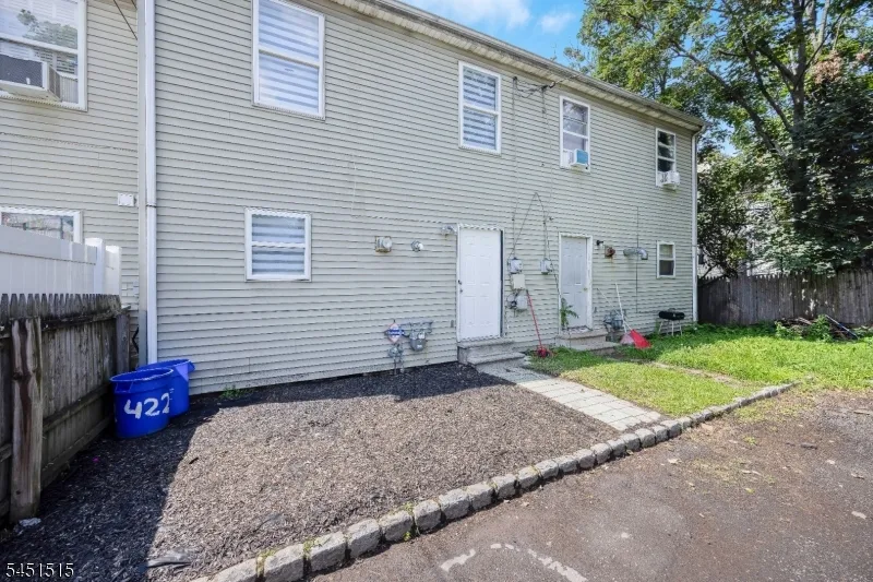 422 Halsted St East Orange City, NJ 07018