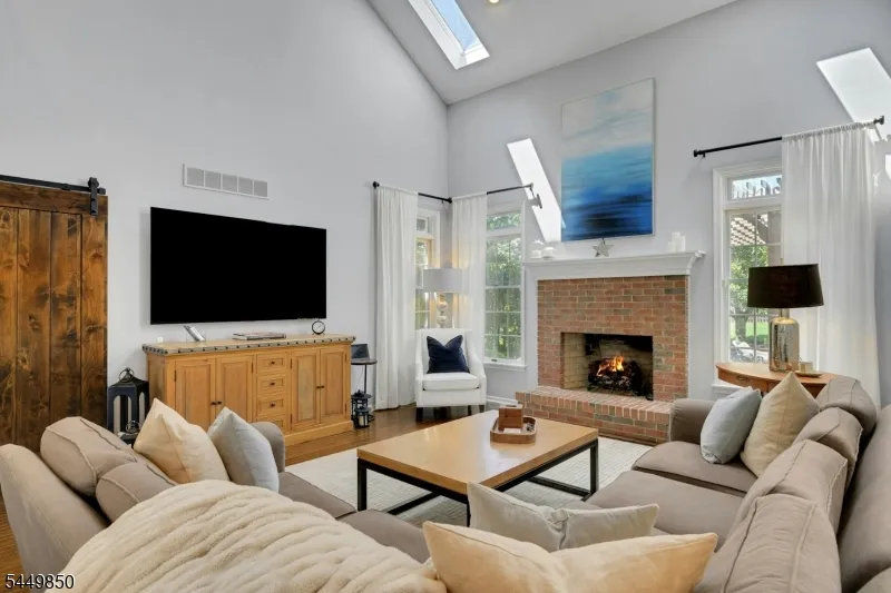 2 Ballantine Rd Mendham, NJ 07945