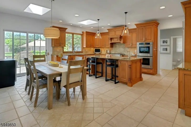 2 Ballantine Rd Mendham, NJ 07945