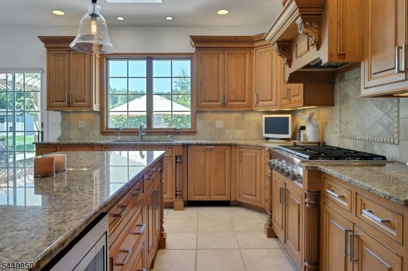 2 Ballantine Rd Mendham, NJ 07945