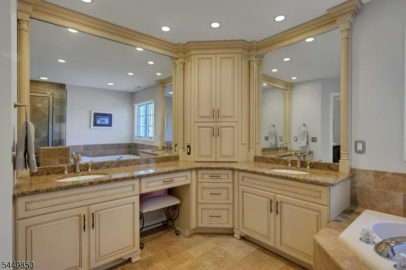 2 Ballantine Rd Mendham, NJ 07945