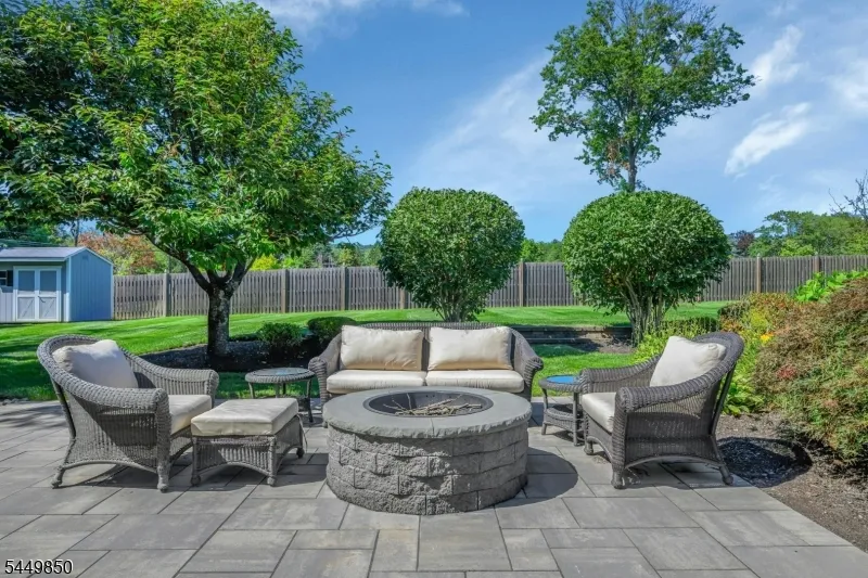 2 Ballantine Rd Mendham, NJ 07945