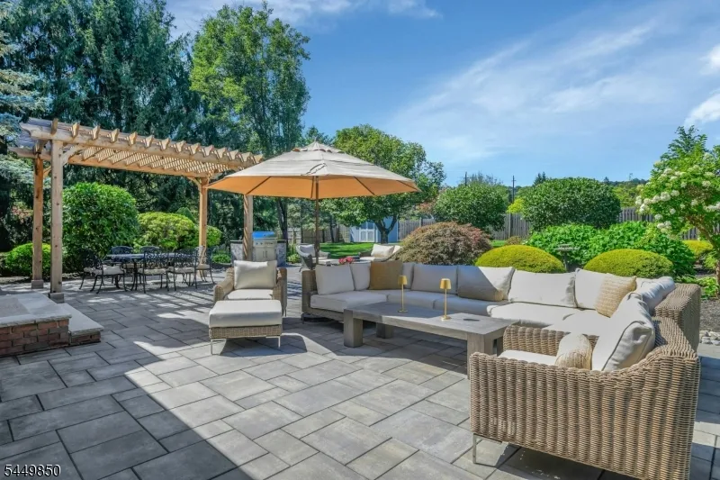 2 Ballantine Rd Mendham, NJ 07945
