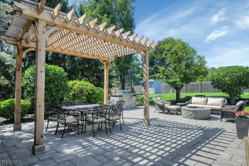 2 Ballantine Rd Mendham, NJ 07945