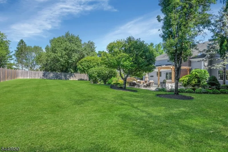 2 Ballantine Rd Mendham, NJ 07945