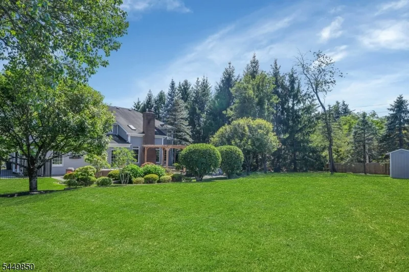 2 Ballantine Rd Mendham, NJ 07945
