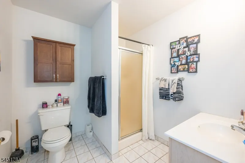 10 Parkside Ct Wayne, NJ 07470