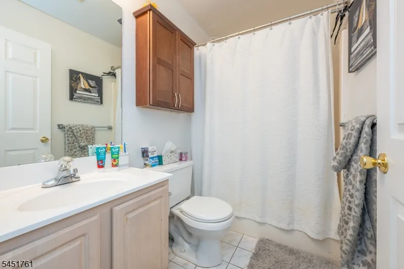 10 Parkside Ct Wayne, NJ 07470
