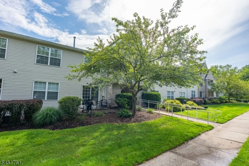 10 Parkside Ct Wayne, NJ 07470