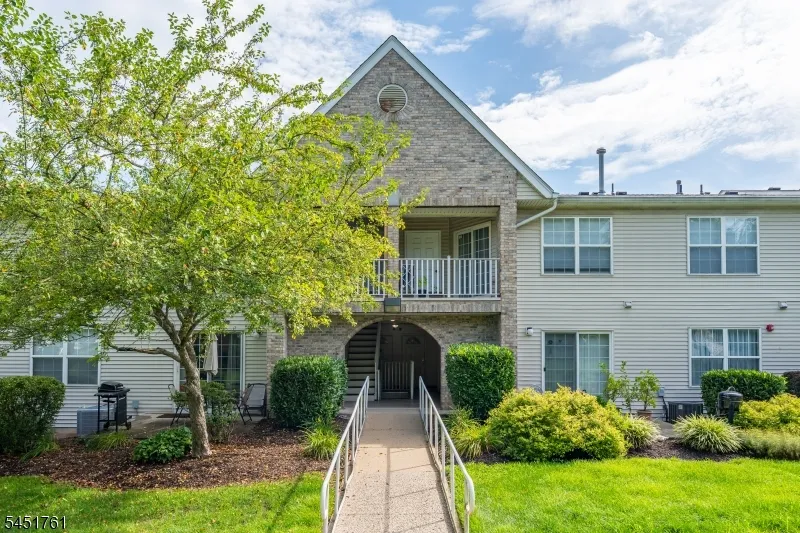 10 Parkside Ct Wayne, NJ 07470
