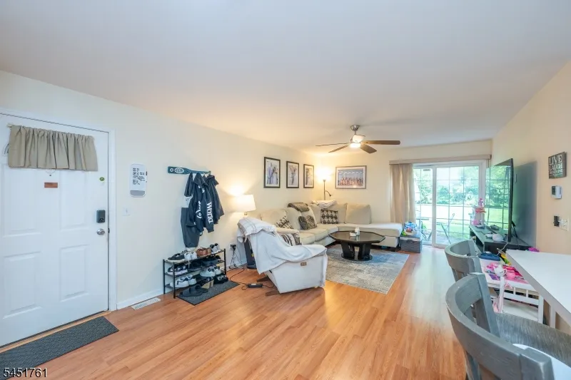 10 Parkside Ct Wayne, NJ 07470