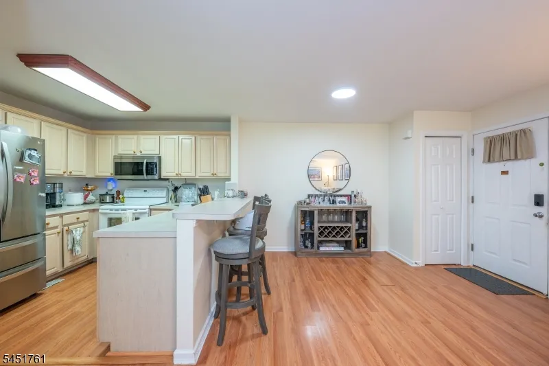 10 Parkside Ct Wayne, NJ 07470