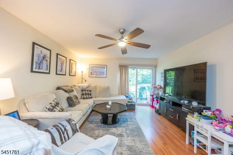 10 Parkside Ct Wayne, NJ 07470