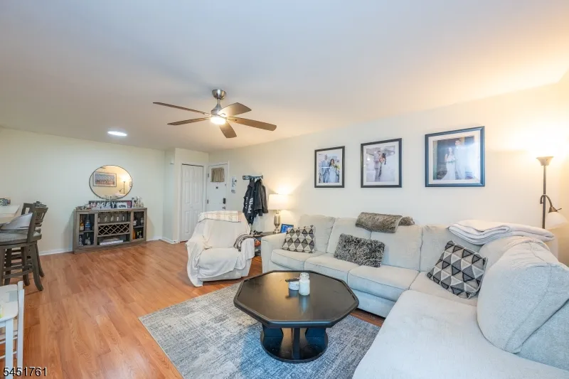10 Parkside Ct Wayne, NJ 07470