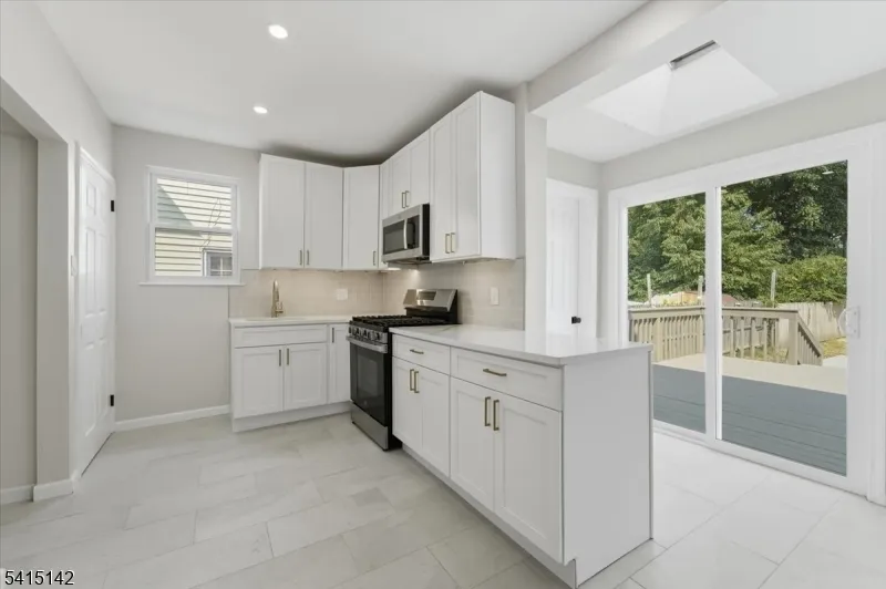 21 Hazard Pl Elizabeth City, NJ 07208