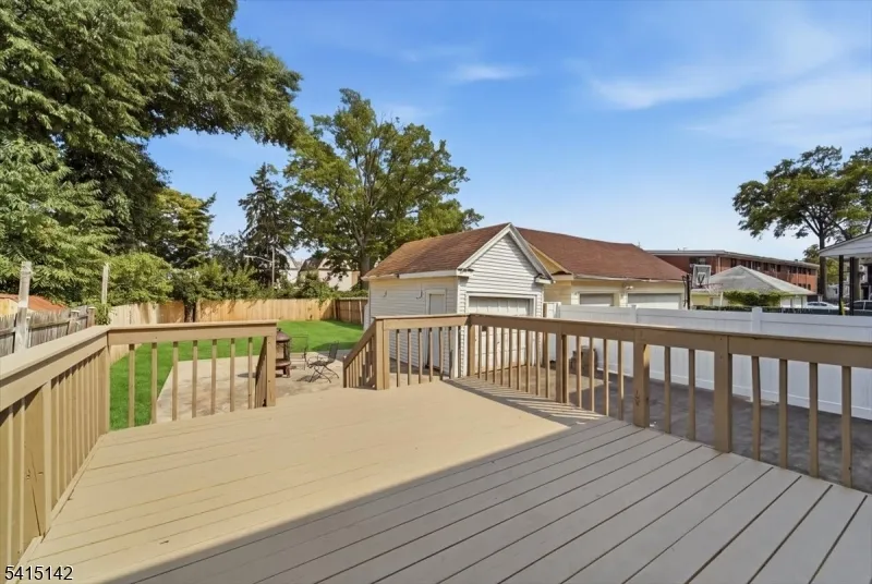 21 Hazard Pl Elizabeth City, NJ 07208