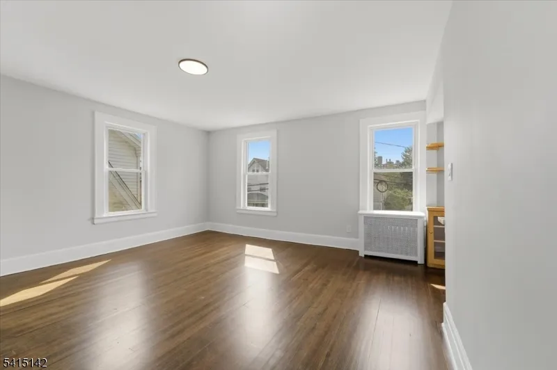 21 Hazard Pl Elizabeth City, NJ 07208