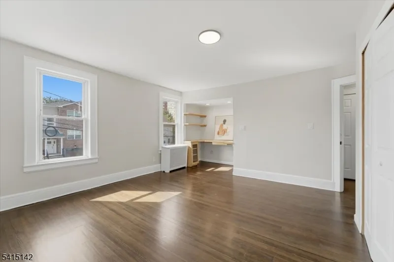 21 Hazard Pl Elizabeth City, NJ 07208