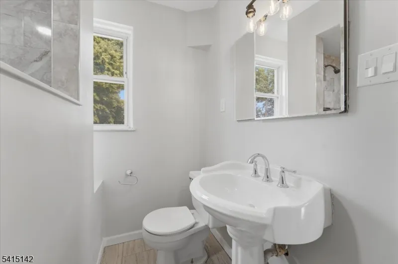 21 Hazard Pl Elizabeth City, NJ 07208