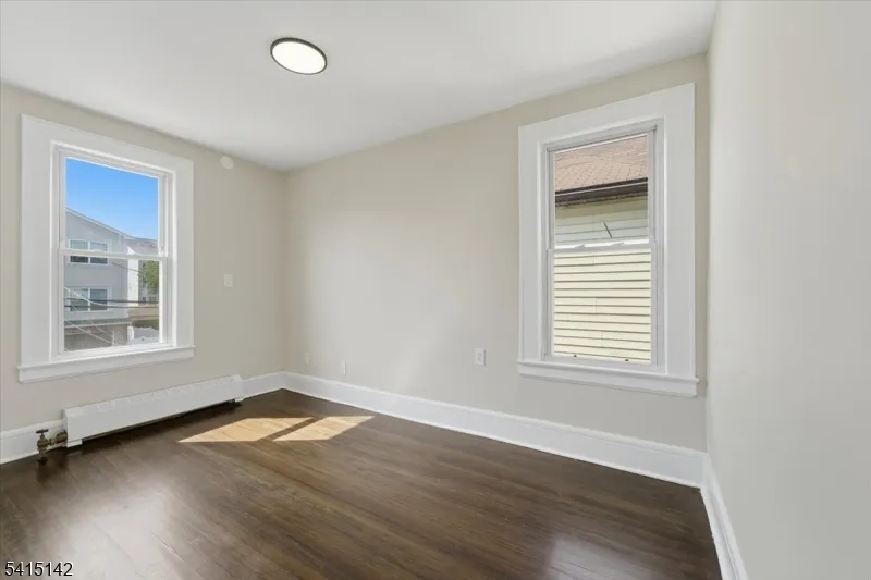 21 Hazard Pl Elizabeth City, NJ 07208