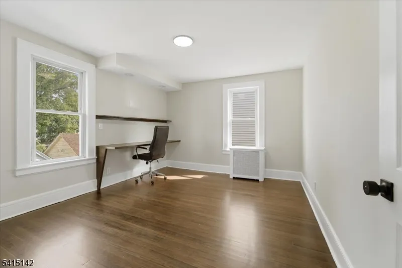 21 Hazard Pl Elizabeth City, NJ 07208