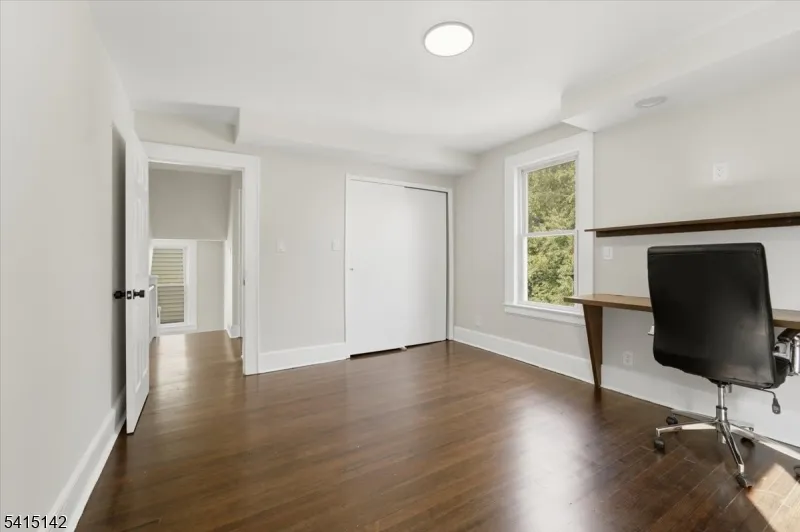 21 Hazard Pl Elizabeth City, NJ 07208