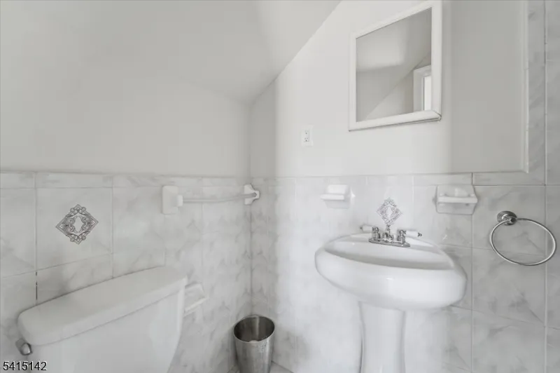 21 Hazard Pl Elizabeth City, NJ 07208