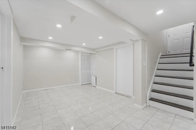 21 Hazard Pl Elizabeth City, NJ 07208