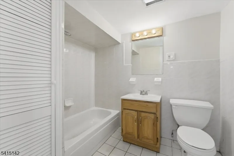 21 Hazard Pl Elizabeth City, NJ 07208