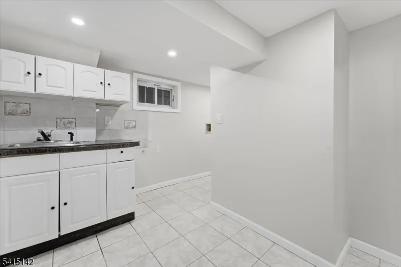 21 Hazard Pl Elizabeth City, NJ 07208