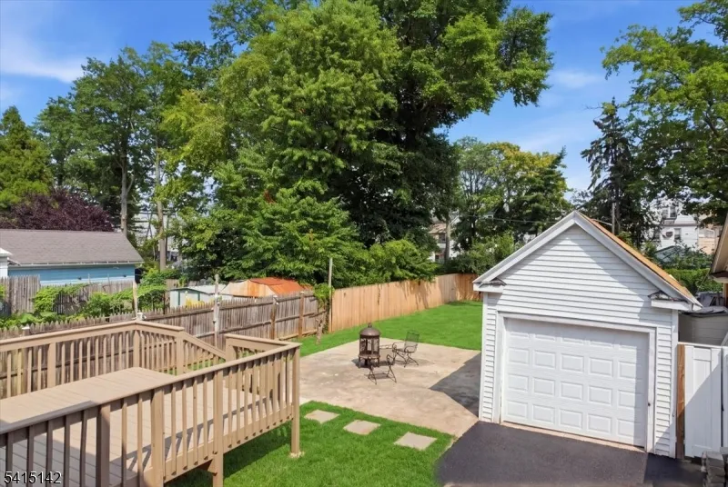 21 Hazard Pl Elizabeth City, NJ 07208