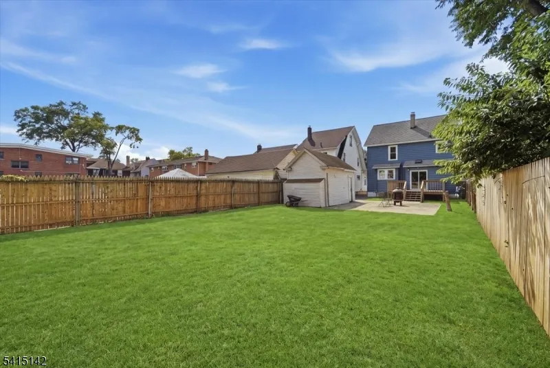 21 Hazard Pl Elizabeth City, NJ 07208