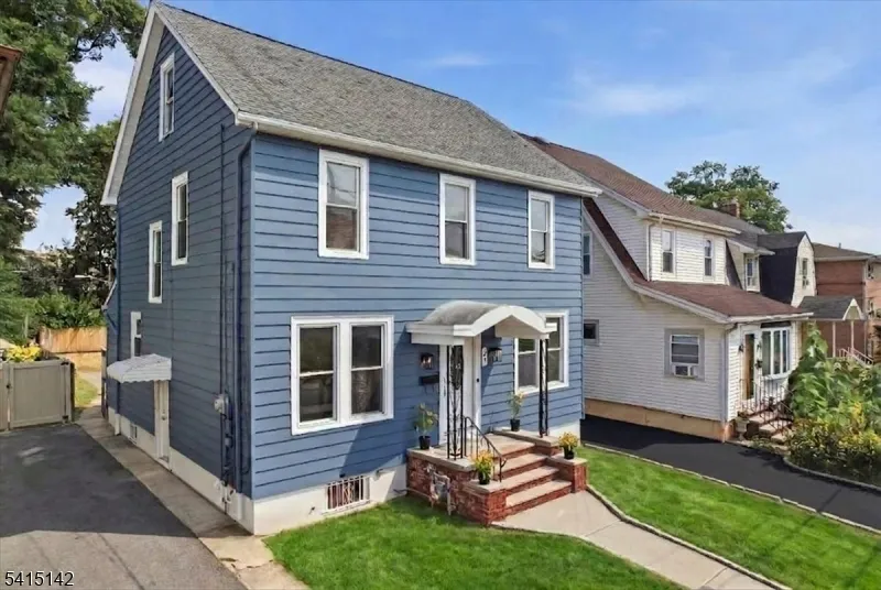 21 Hazard Pl Elizabeth City, NJ 07208