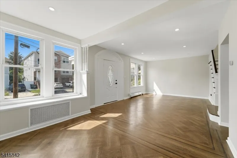 21 Hazard Pl Elizabeth City, NJ 07208