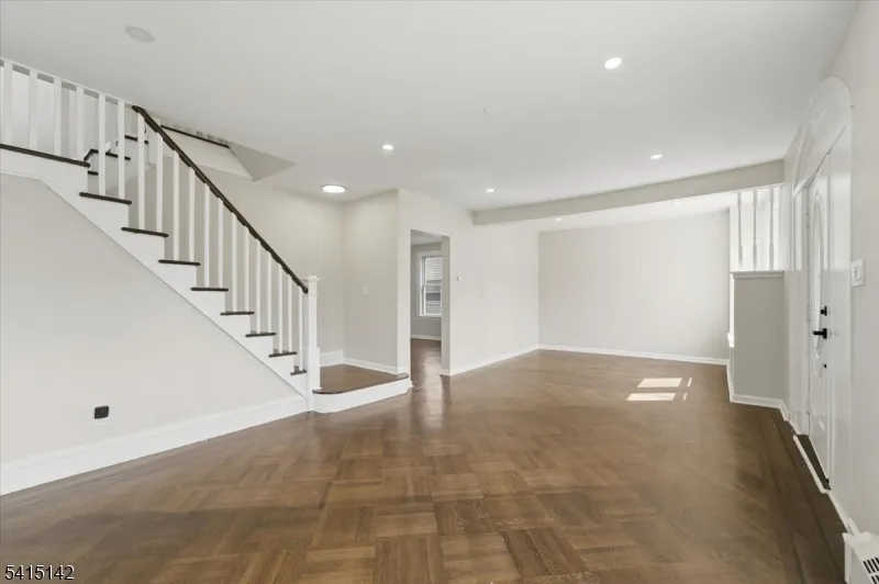 21 Hazard Pl Elizabeth City, NJ 07208