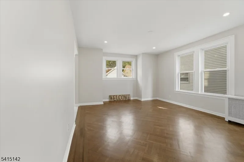 21 Hazard Pl Elizabeth City, NJ 07208