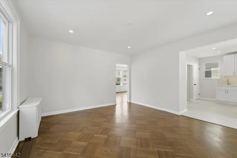21 Hazard Pl Elizabeth City, NJ 07208