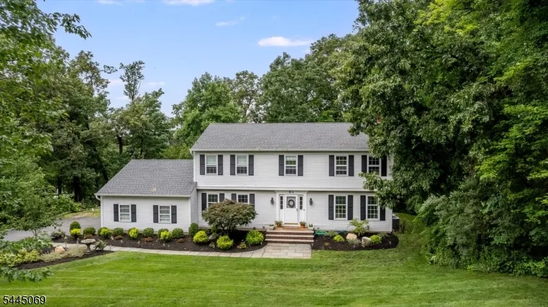 81 Poplar Dr Hanover, NJ 07950