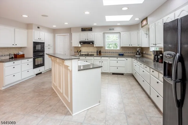 81 Poplar Dr Hanover, NJ 07950