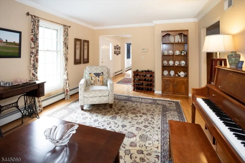 81 Poplar Dr Hanover, NJ 07950