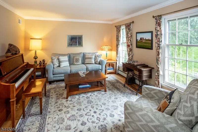 81 Poplar Dr Hanover, NJ 07950