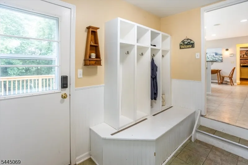 81 Poplar Dr Hanover, NJ 07950