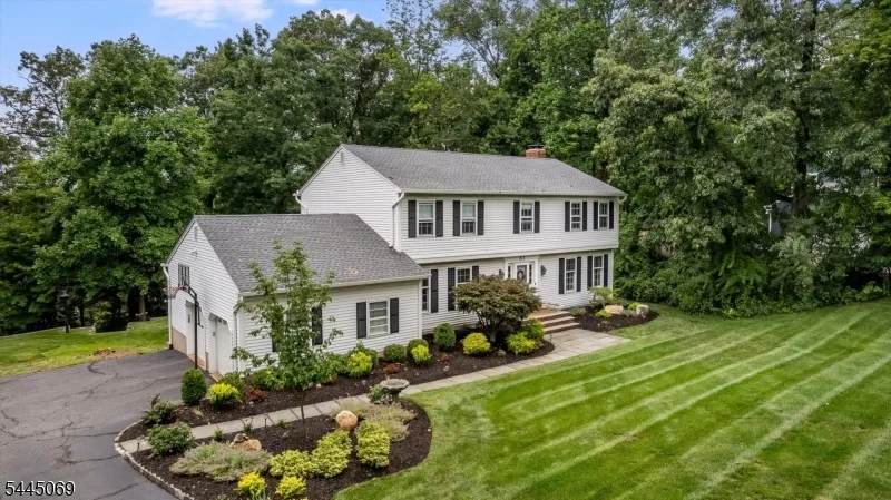 81 Poplar Dr Hanover, NJ 07950