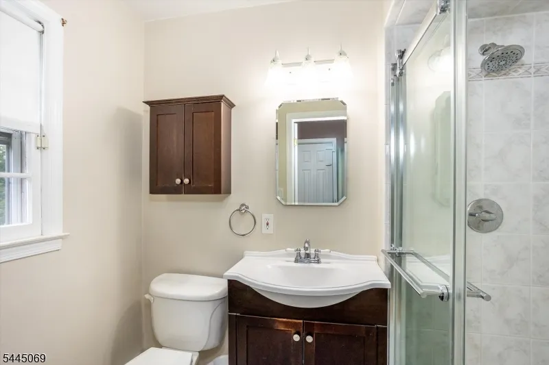 81 Poplar Dr Hanover, NJ 07950
