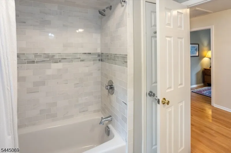 81 Poplar Dr Hanover, NJ 07950